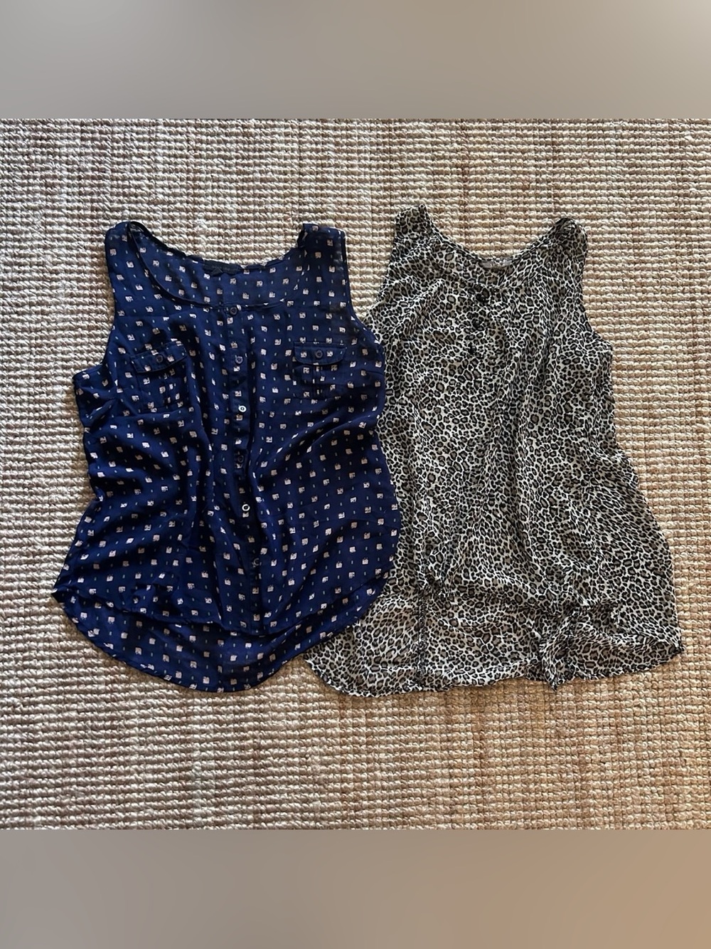 Set of 2 Sheer sleeveless blouses size xI